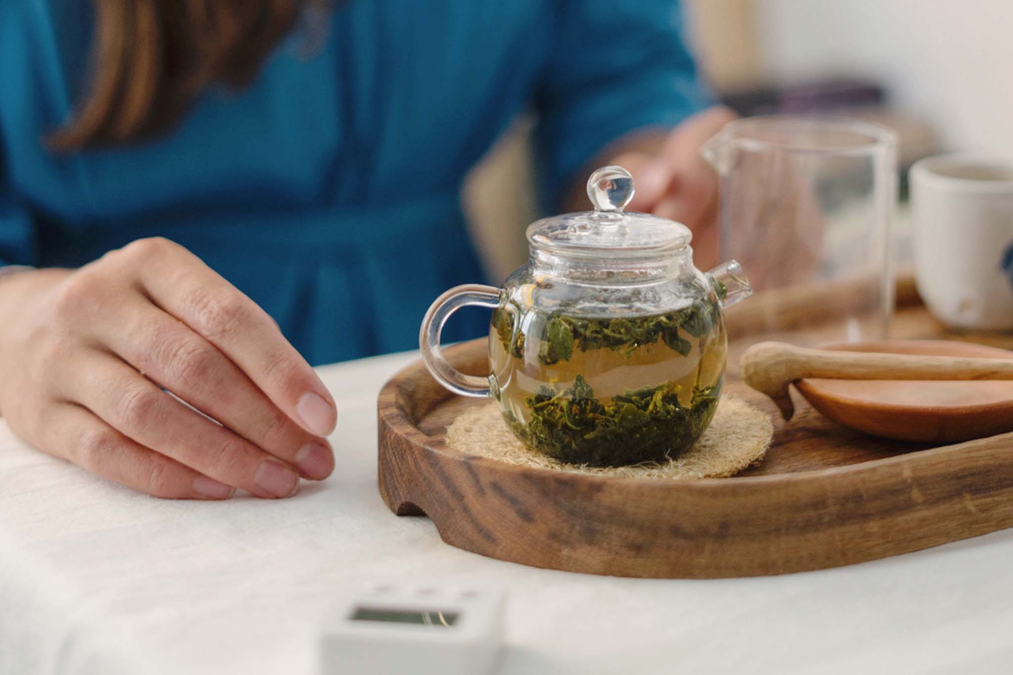 Rami Tea serving tray and green tea leaves