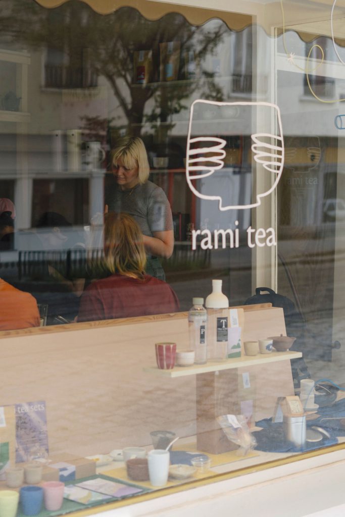 Rami Tea shopping window